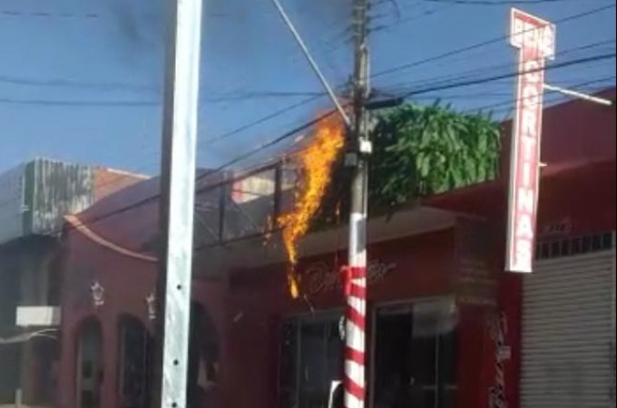 Bombeiros controlaram incndio na Rua Jos Custdio