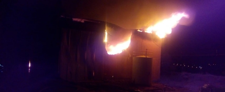 bombeiros-controlaram-incendio-em-fabrica-na-vila-dos-bancarios