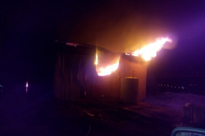 Bombeiros controlaram incndio em fbrica na Vila dos Bancrios