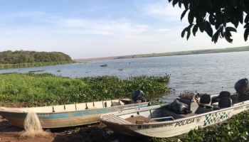 pm-ambiental-flagra-pescadores-com-tarrafa-e-apreende-barco