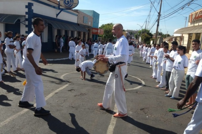 Capoeira: Atletas participaram de desfile em Boa Esperana do Sul