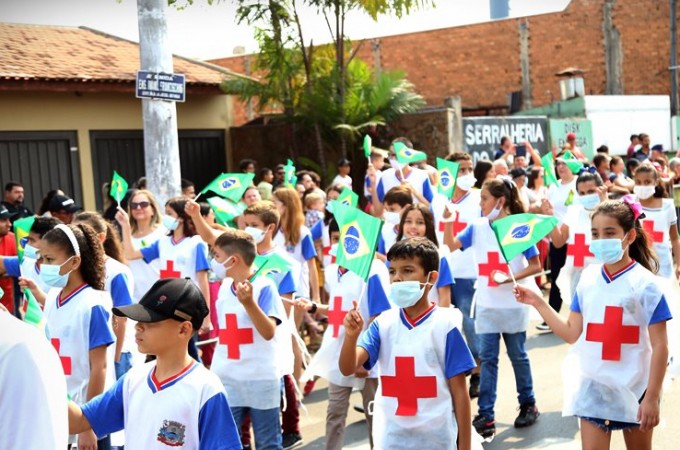 Desfile Cvico comemorou os 200 anos da Independncia do Brasil