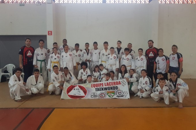 Atletas de Ibitinga conquistam medalhas no 4 Festival de Taekwondo