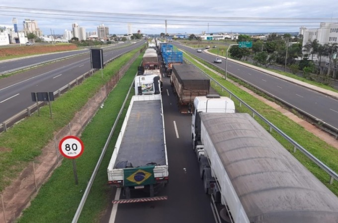 Bloqueios em rodovias do centro-oeste paulista chegam ao 3 dia