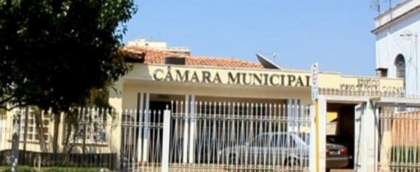 predio-da-camara-de-vereadores-comecou-a-ser-reformado