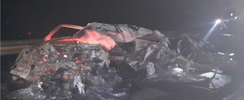 homem-morre-carbonizado-apos-batida-entre-carro-e-caminhao