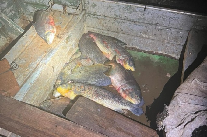 Ibitinga: PM Ambiental flagra pesca ilegal na boca da barragem