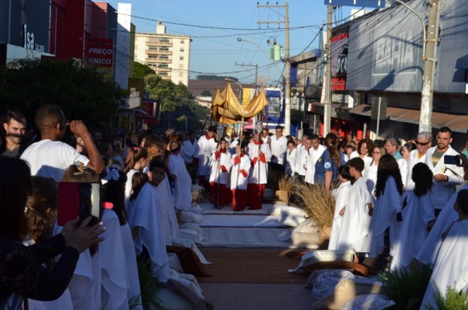 Corpus Christi em Ibitinga reuniu turistas e fiis