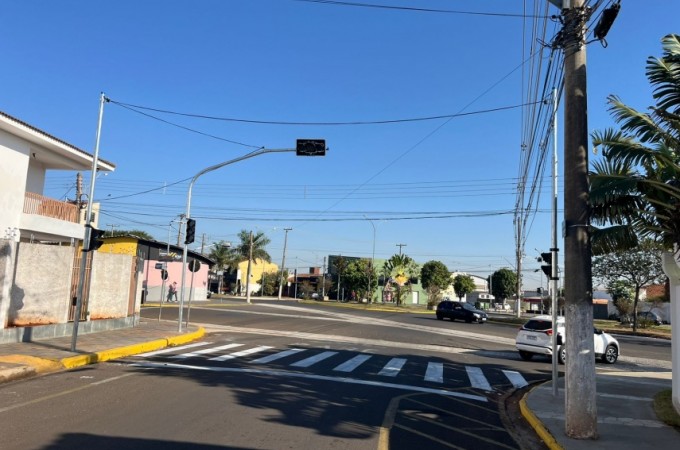 Prefeitura instala semforo entre Av. Perimetral e Av. do Parque