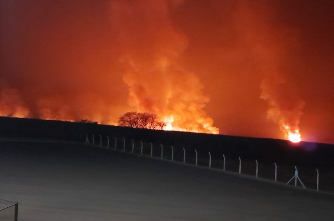 Incndio atingiu plantao de cana-de-acar em Ibitinga