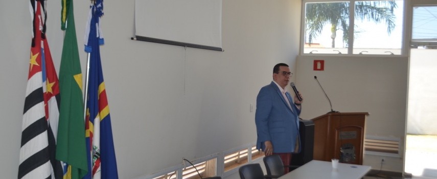 medico-membro-do-conselho-federal-de-medicina-ministrou-palestra