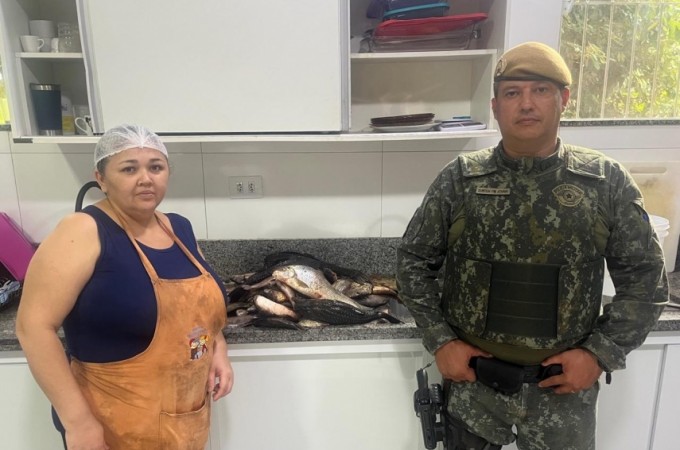 PM Ambiental de Ibitinga apreendeu motor, barco e 22 kg de peixes