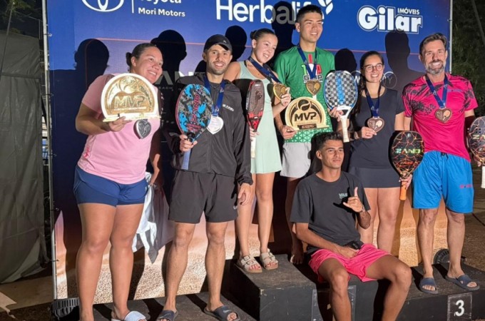 Beach Tennis: Atletas de Ibitinga conquistou trofus em Bauru
