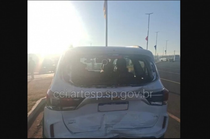 Coliso em carro oficial de Ibitinga foi registrada na rodovia