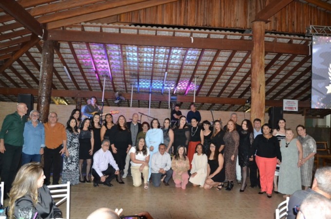 Jantar de 50 anos da APAE de Ibitinga rendeu homenagens
