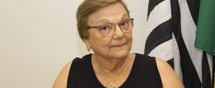 professora-recebeu-titulo-de-cidada-ibitinguense