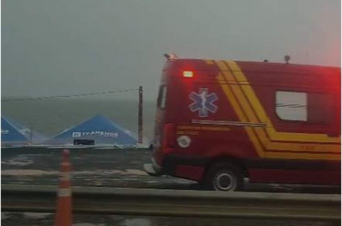 Rio Tiet�: 5 funcion�rios de obra caem de ponte; 1 est� desaparecido