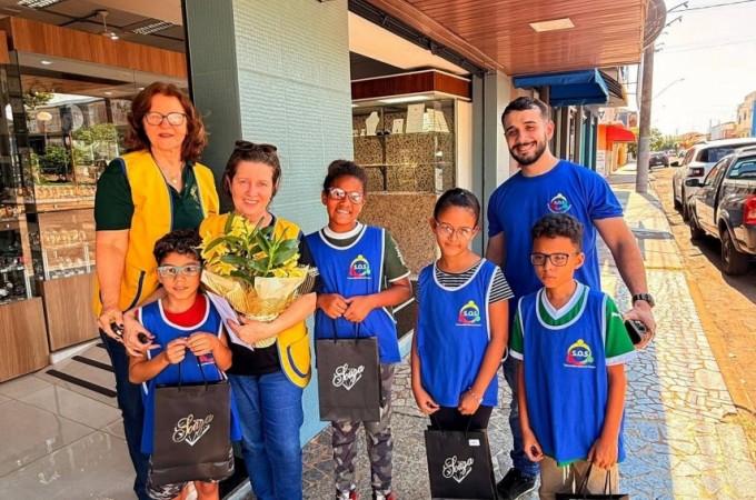 Lions Clube finalizou �Campanha da Vis�o� com entrega de �culos