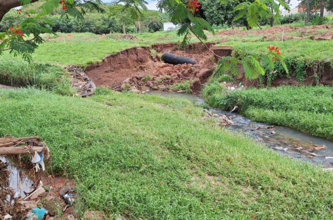 Vilage:Recupera��o de gabi�es do C�rrego Saltinho custar R$ 1 milh�o