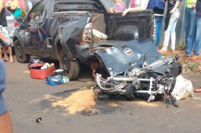 Motociclista morre aps bater em carro estacionado no centro de Ja