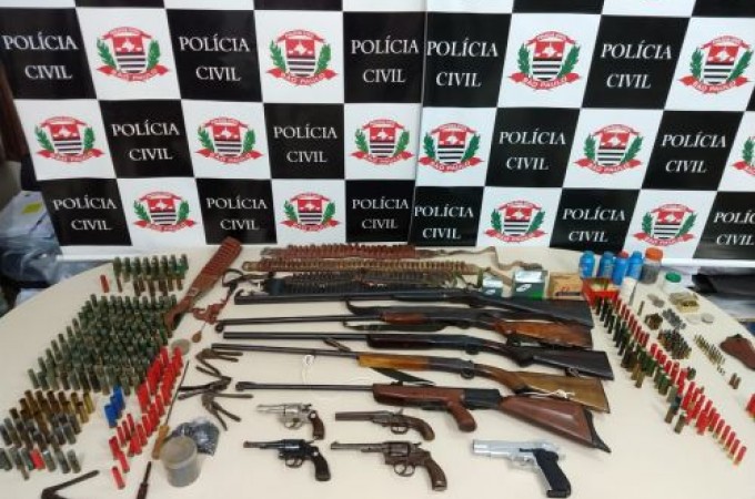 Polcia Civil encontra armas e munies no Centro de Ibitinga
