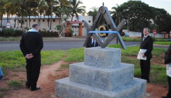 loja-maconica-fraternidade-de-tabatinga-inaugurou-obelisco