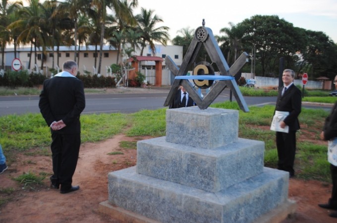 Loja Manica Fraternidade de Tabatinga inaugurou Obelisco