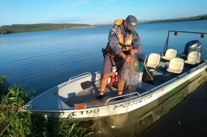 PM Ambiental autua por pesca ilegal no rio Tiet