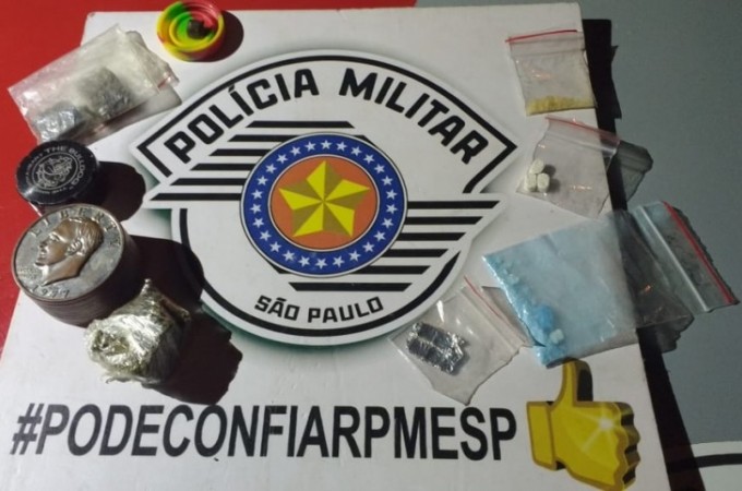 Polcia Militar detm trs homens por porte de drogas em Iacanga