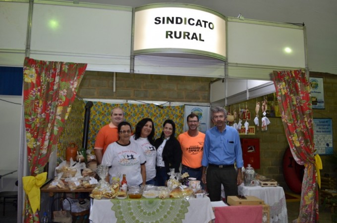 Grupo de turismo rural expe doces e artesanatos na 46 FEBI