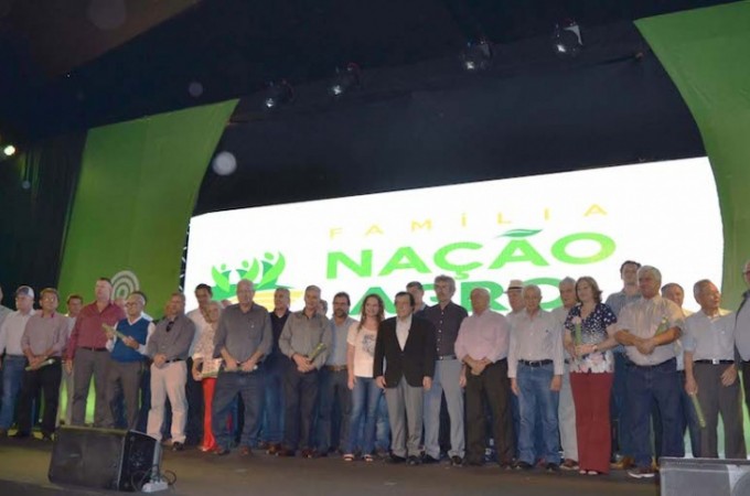 Sindicato Rural recebe certificado no 1 Encontro Famlia Nao Agro