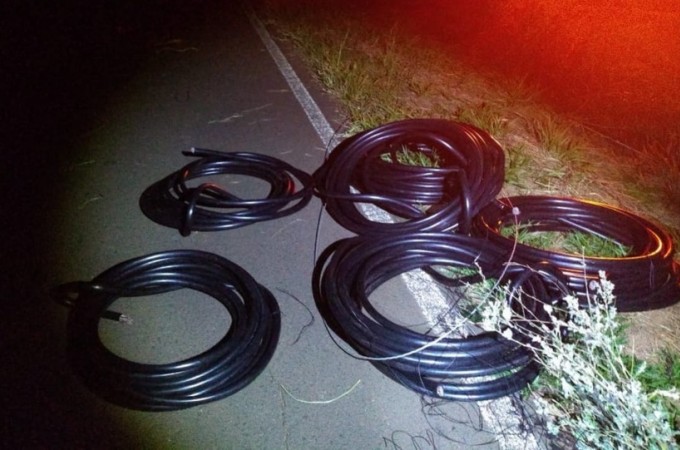 Trio  preso suspeito de tentar furtar cabos de telefonia em vicinal
