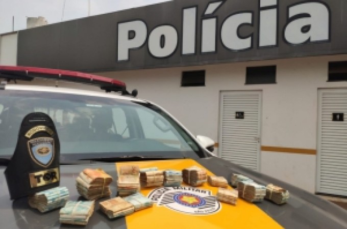 TOR flagra mais de R$ 100 mil escondidos em 'cofre' de carro 