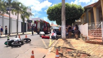 ibitingamotociclista-fica-ferido-apos-bater-em-traseira-de-caminhao