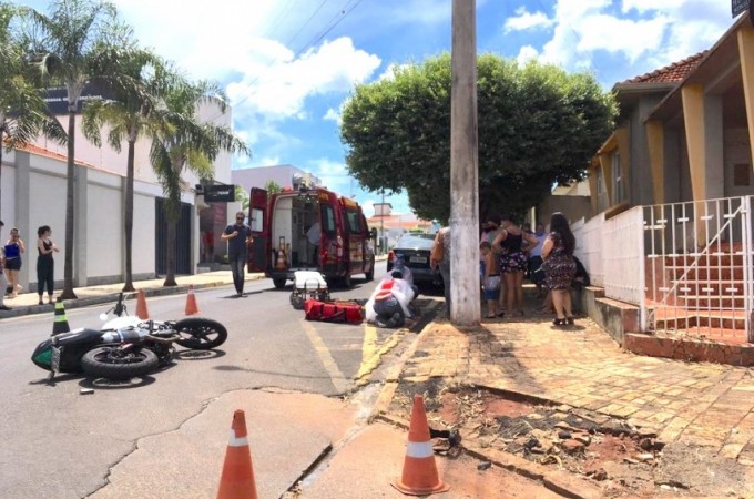 Ibitinga:Motociclista fica ferido aps bater em traseira de caminho