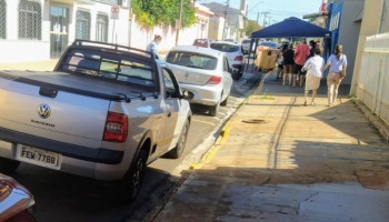 vacinacao-em-idosos-acima-de-90-anos-comecou-em-sistema-drive-thru