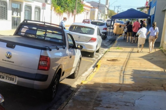 Vacinao em idosos acima de 90 anos comeou em sistema drive-thru