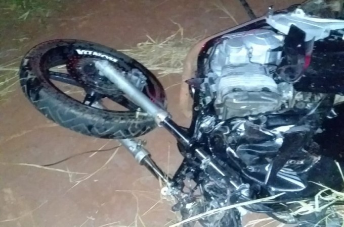 Jovem morre aps bater moto em trator em rodovia de Ibitinga