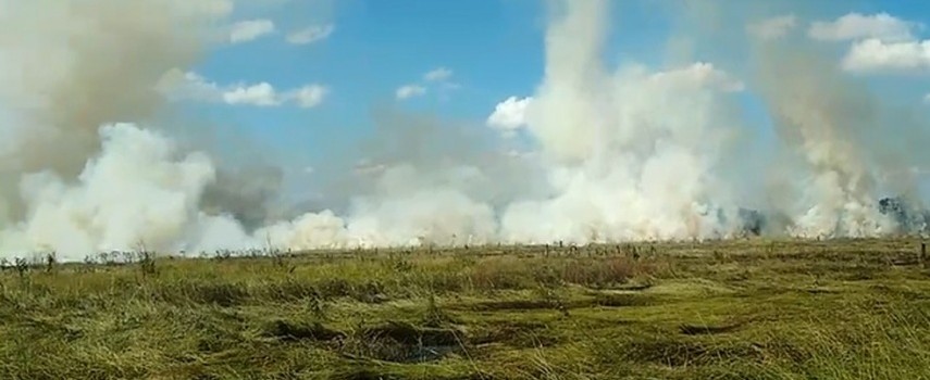 incendio-atinge-terreno-e-mobiliza-bombeiros-em-ibitinga