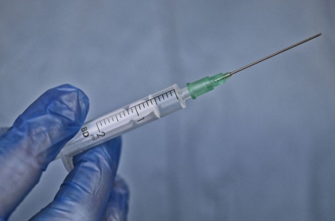 COVID-19: Idosos com 63 anos comeam receber vacina amanh (29)