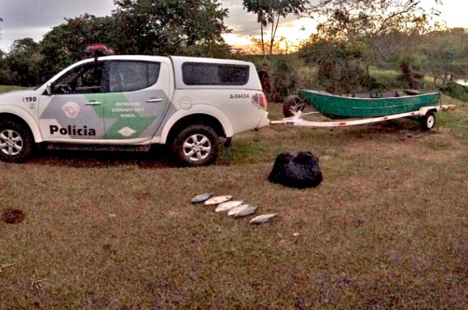 Jacar-Guau: PM Ambiental flagra pesca com rede e aplica multa