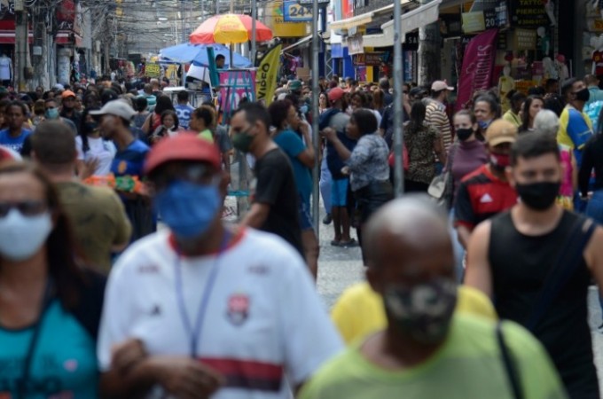 Governo de SP desiste de liberar o uso de mscara ao ar livre