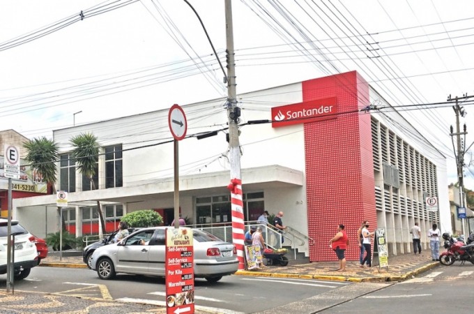 Agência do Santander em Ibitinga interrompe atendimento