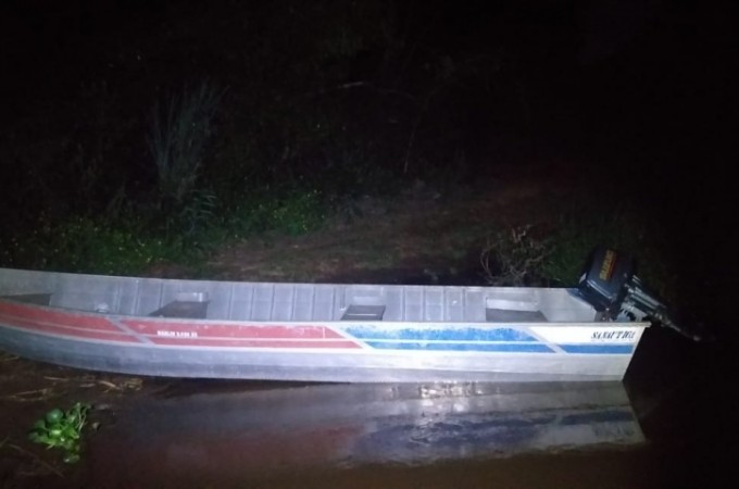 Rio Tiet: PM Ambiental apreende barco de trs pescadores