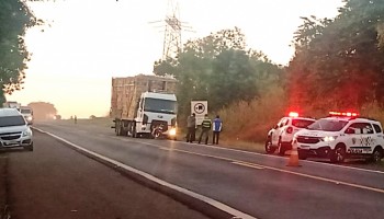 motociclista-morre-apos-ser-atingido-por-caminhao-em-bariri