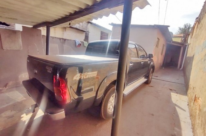 Hilux roubada  encontrada na Vila dos Bancrios