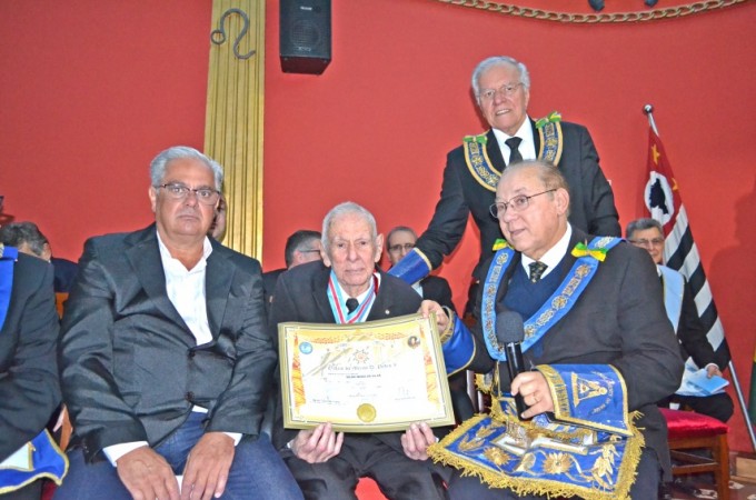 Ibitinguenses receberam homenagens do Grande Oriente do Brasil