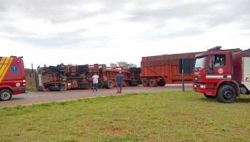 sp-304-carreta-tombou-na-rodovia-e-motorista-e-socorrido