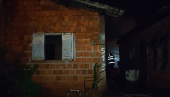 bombeiros-foi-acionado-para-combater-incendio-no-jd.-dos-ipes