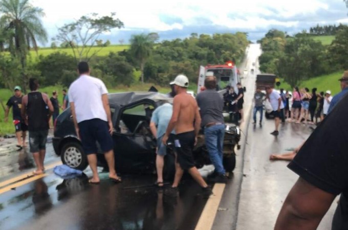 Beb morre e 4 pessoas ficam em estado grave em acidente em Iacanga